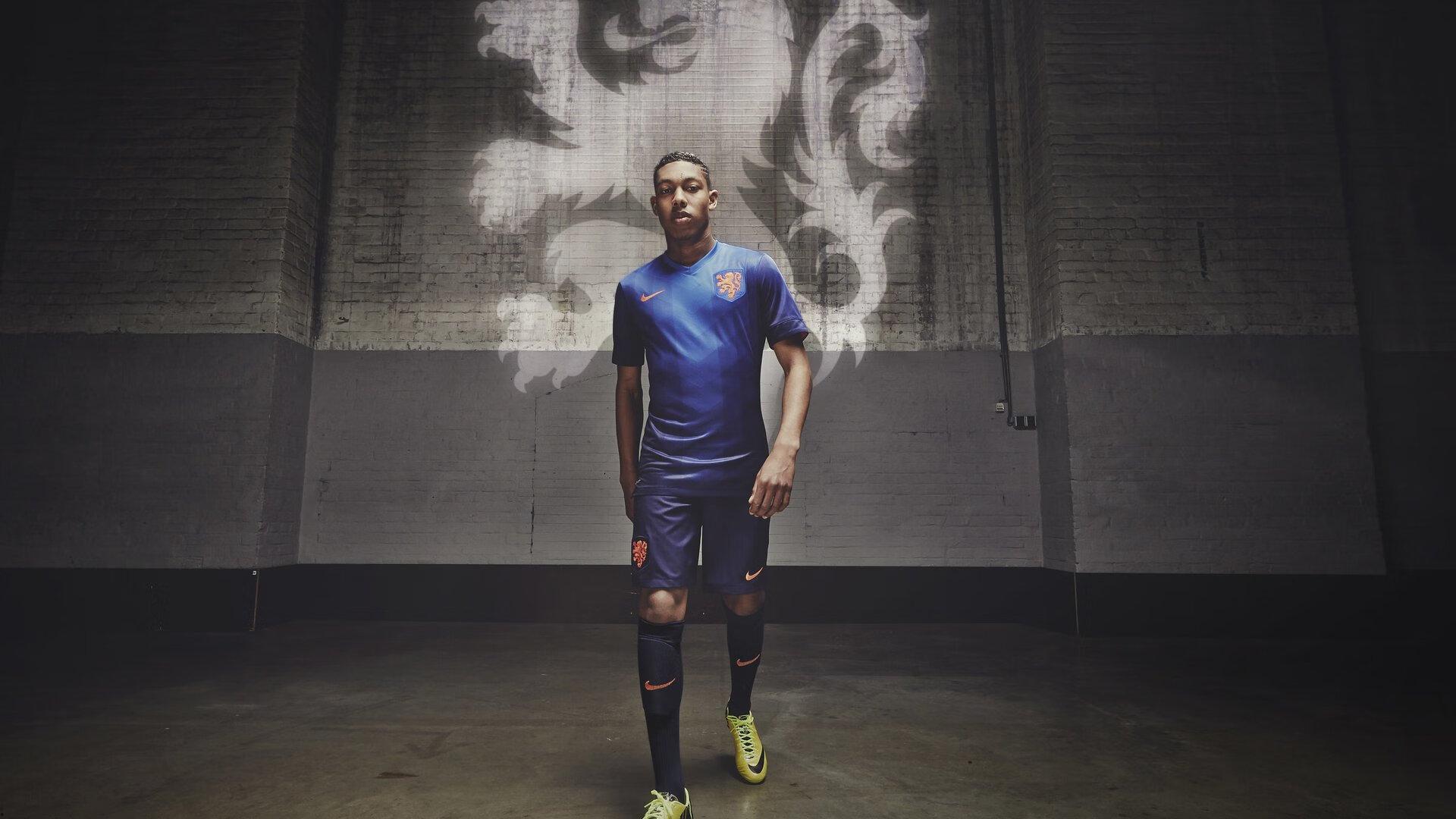 罗德里加冕欧洲杯MVP,世一腰剑指金球奖?2025足坛格局再起风云